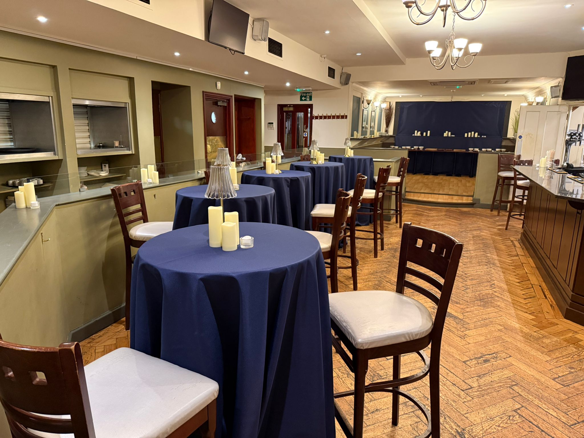 Steam Wine Bar — the restaurant set for a City lunch